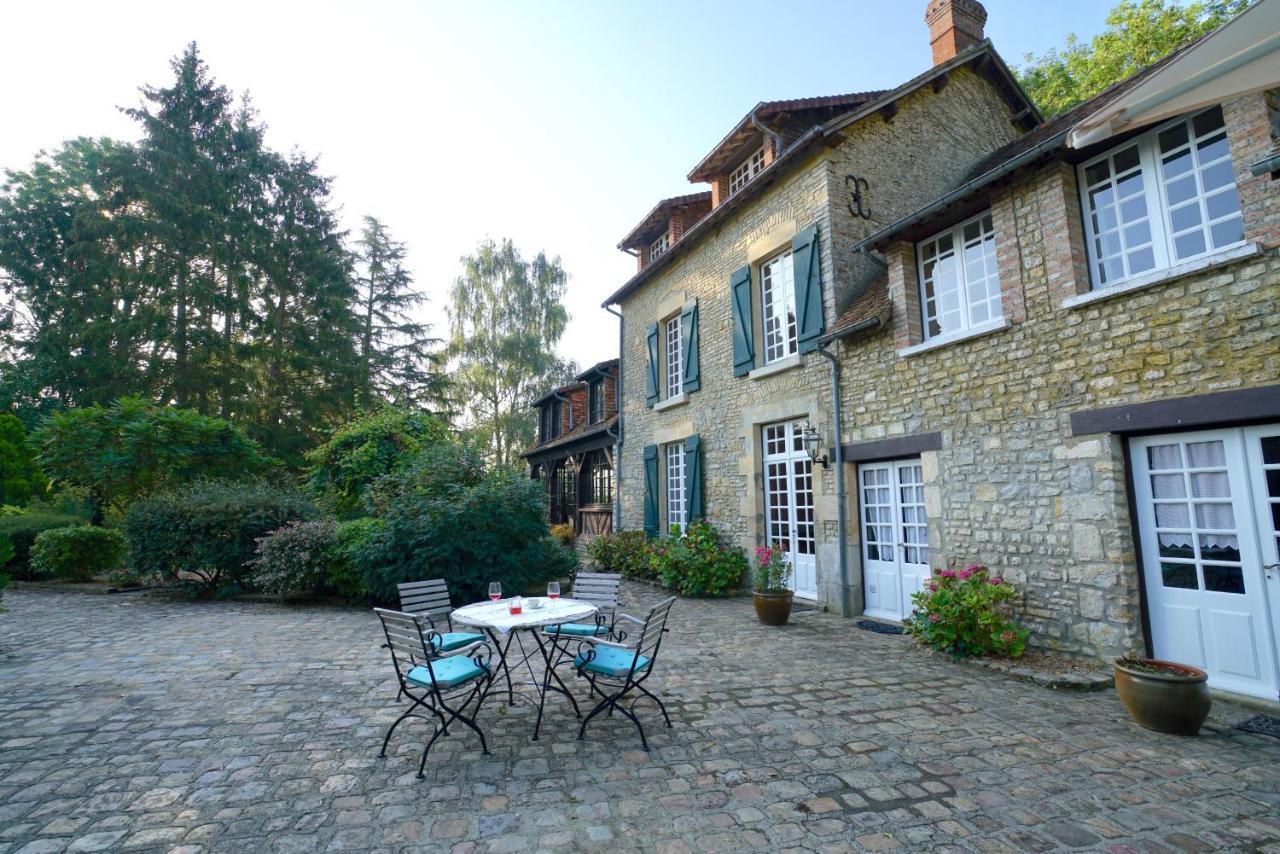 Le Domaine Du Moulin Foulon Essay