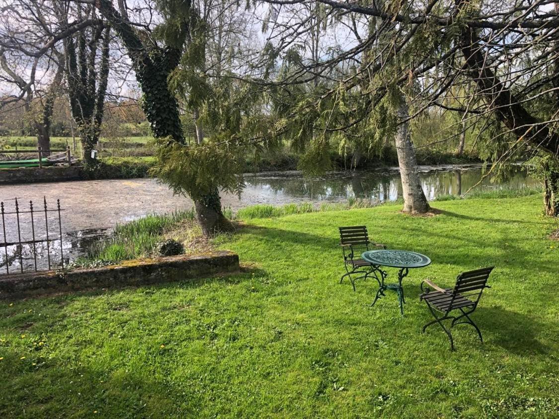 Le Domaine Du Moulin Foulon * Essay